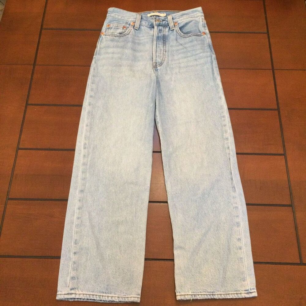 Levi’s ribcage straight jeans 25 light blue button fly